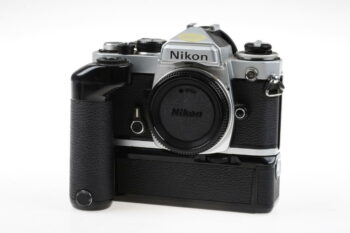 Nikon FE Gehäuse mit MD-12 Winder - #4425555