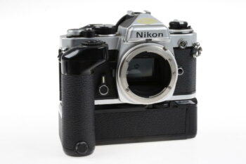 Nikon FE Gehäuse mit MD-12 Winder - #4425555