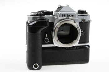 Nikon FE Gehäuse mit MD-12 Winder - #3280754