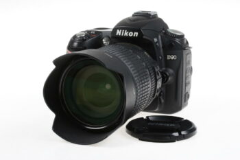 Nikon D90 mit AF-S DX 18-105mm f/3,5-5,6 G ED VR - #6537737