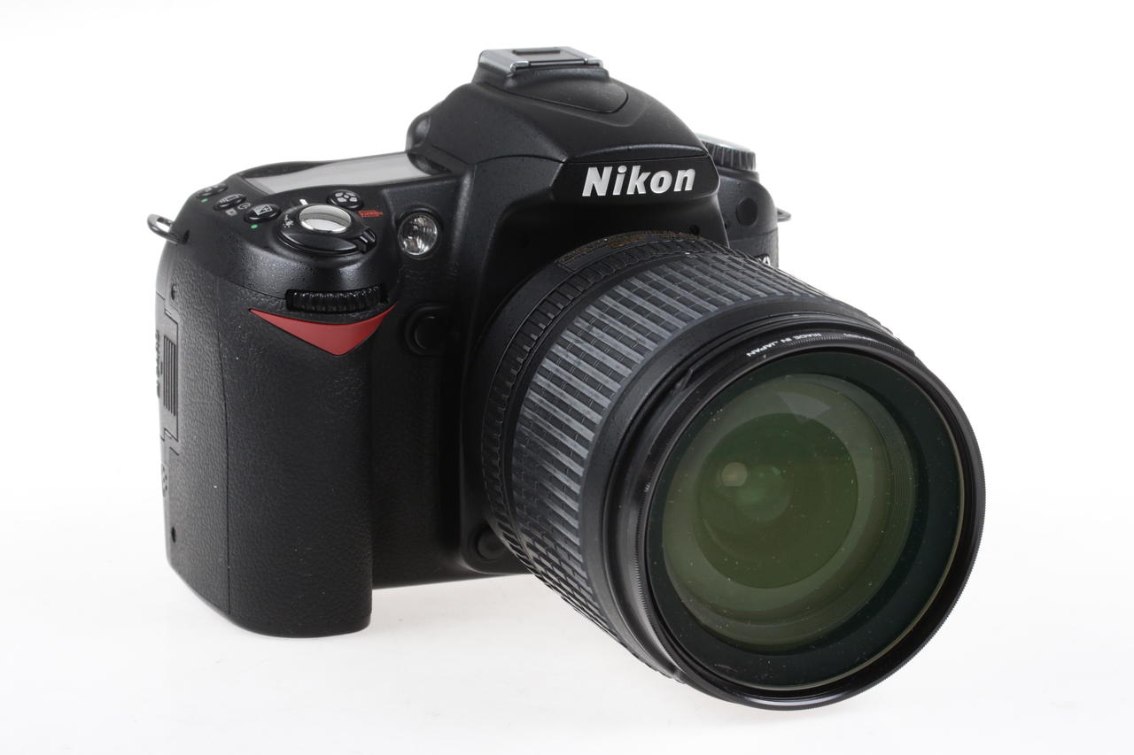 Nikon D90 mit AF-S DX 18-105mm f/3,5-5,6 G ED VR - #6537737