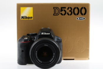 Nikon D5300 mit AF-S DX 18-55mm f/3,5-5,6 VR - #4322787