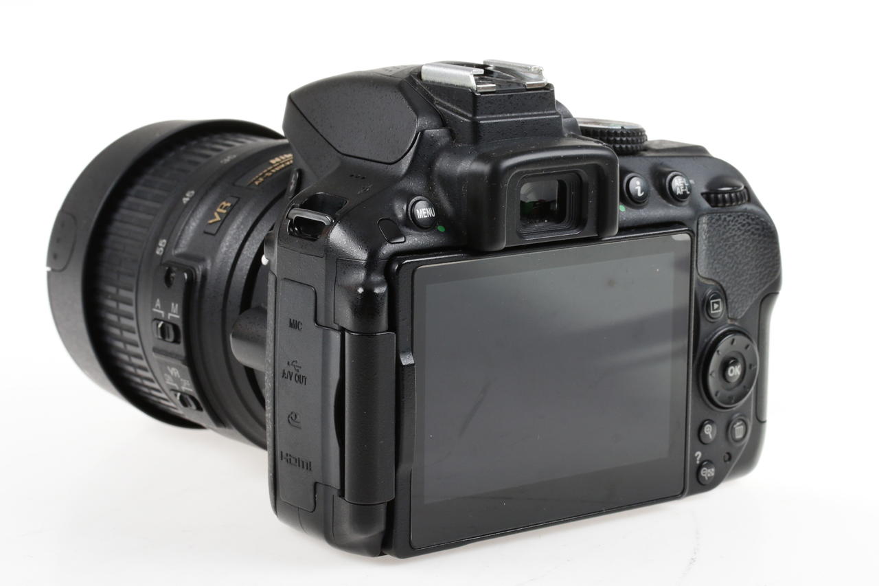 Nikon D5300 mit AF-S DX 18-55mm f/3,5-5,6 VR - #4322787