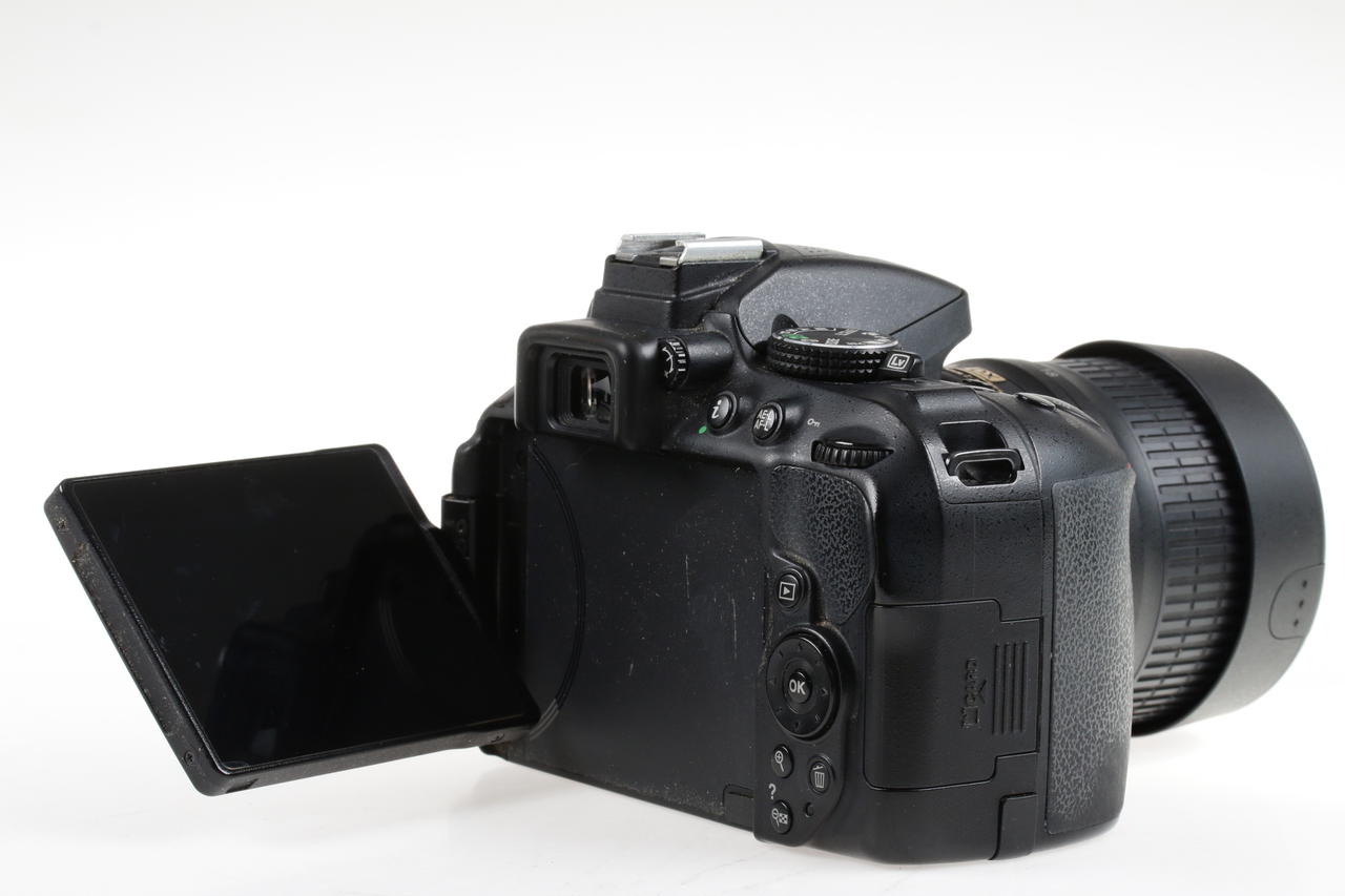 Nikon D5300 mit AF-S DX 18-55mm f/3,5-5,6 VR - #4322787