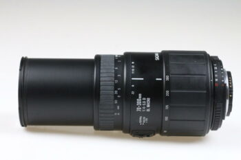 Sigma 70-300mm f/4,0-5,6 DL für Nikon F (AF FX) - #1203201