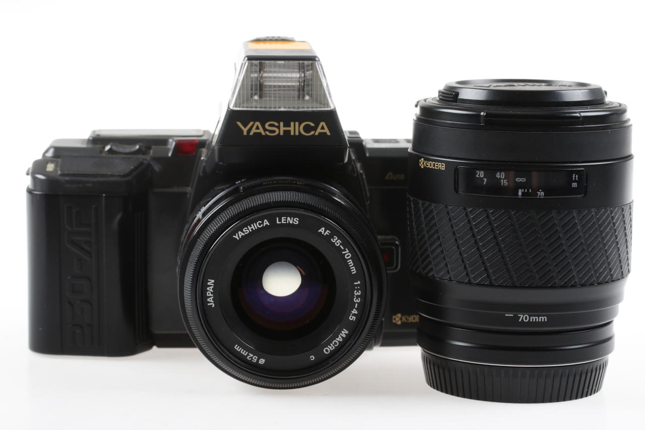 Yashica 230 AF mit AF 35-70mm f/3,3-4,5 und AF 70-210mm f/4,0-5,6 - #0118657