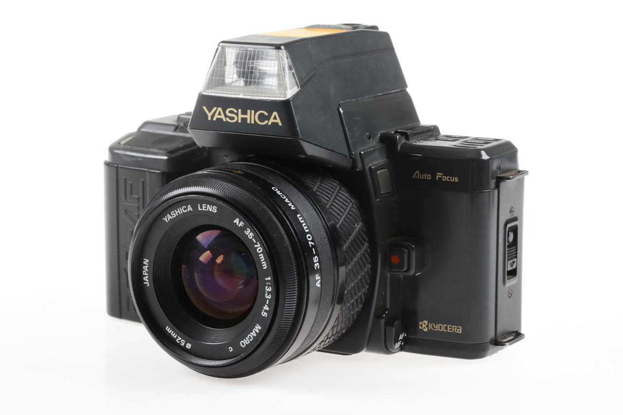 Yashica 230 AF mit AF 35-70mm f/3,3-4,5 und AF 70-210mm f/4,0-5,6 - #0118657