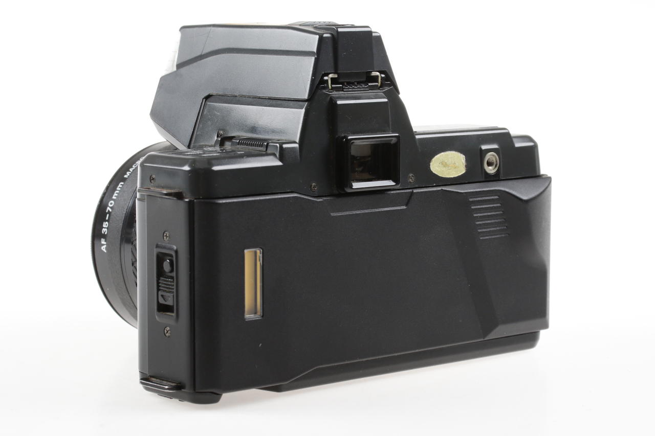 Yashica 230 AF mit AF 35-70mm f/3,3-4,5 und AF 70-210mm f/4,0-5,6 - #0118657