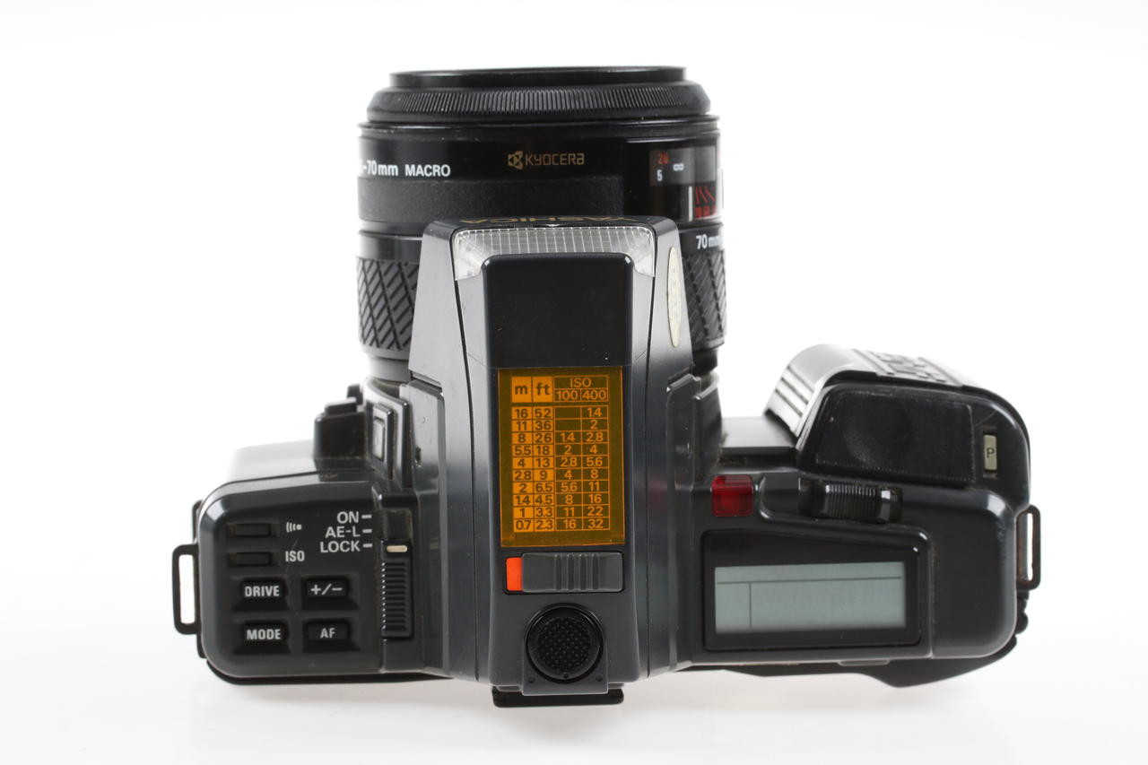 Yashica 230 AF mit AF 35-70mm f/3,3-4,5 und AF 70-210mm f/4,0-5,6 - #0118657