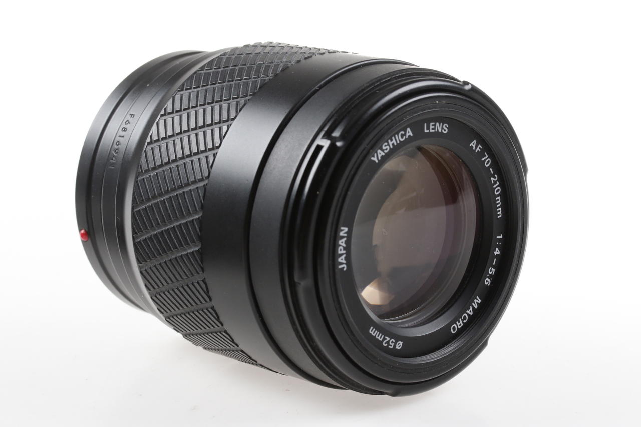 Yashica 230 AF mit AF 35-70mm f/3,3-4,5 und AF 70-210mm f/4,0-5,6 - #0118657