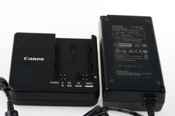 Canon CG-A20 Ladegerät mit Netzadapter