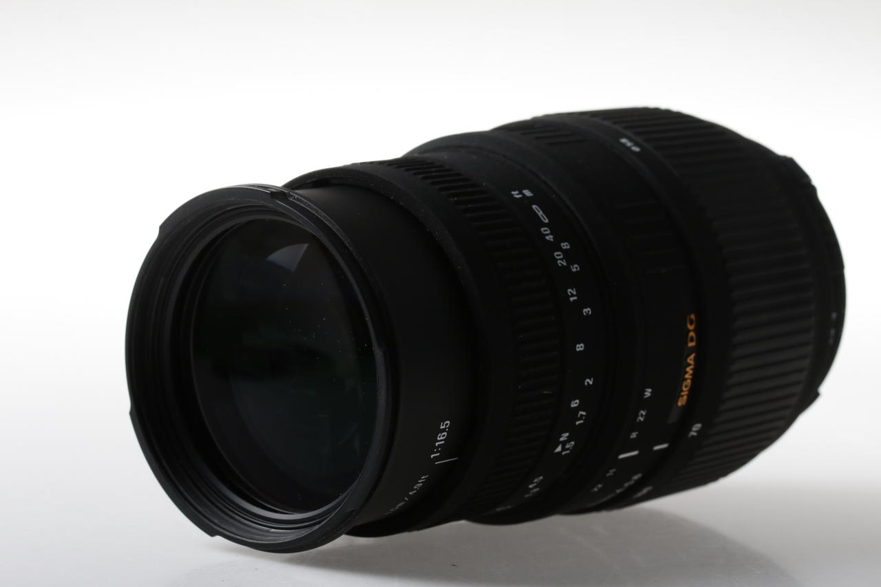 Sigma 70-300mm f/4,0-5,6 DG Macro für Nikon F (AF FX)