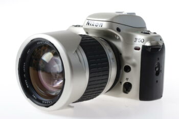 Nikon F50 Gehäuse mit Voigtländer 28-210mm f/4,2-6,5 - #2957932