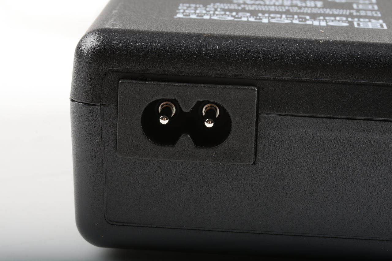 Elinchrom Elinchrom RQ Lithium MULTIVOLTAGE Ladegerät EL19279