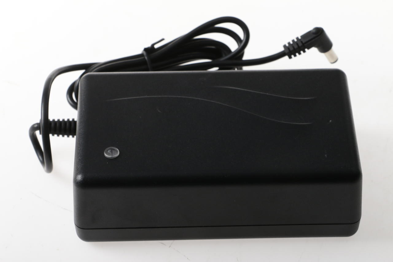 Elinchrom Elinchrom Schnellladegerät Multivoltage 90-260V EL19283 - Image 2