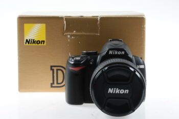 Nikon D3000 mit AF-S DX 18-105mm f/3,5-5,6 G ED VR - #6571332