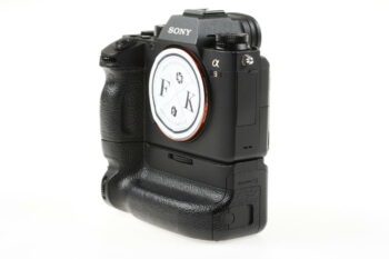 Sony Alpha 9 Gehäuse mit VG-C3EM - #3771946