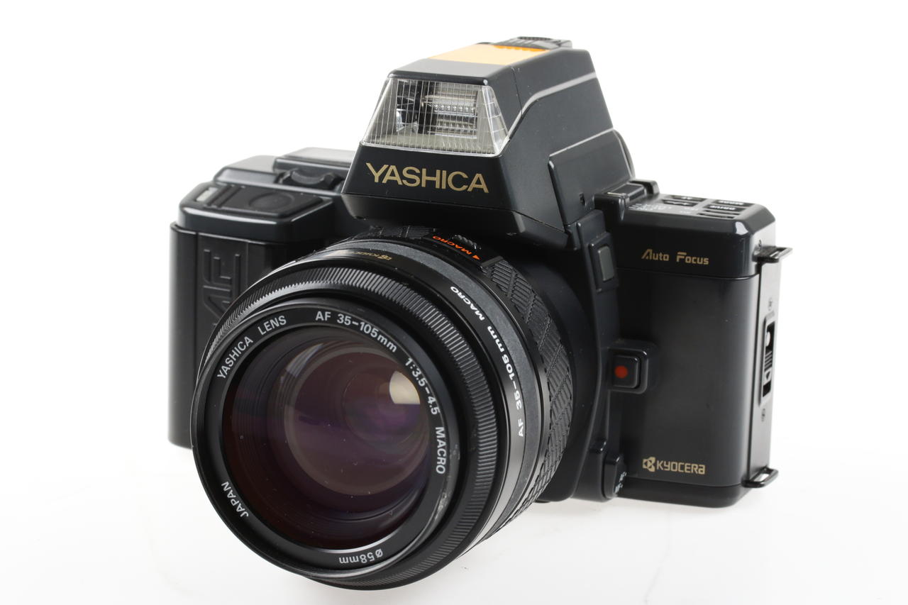 Yashica 230 AF mit AF 35-105mm f/3,5-4,5 Macro und Zubehör - #083058