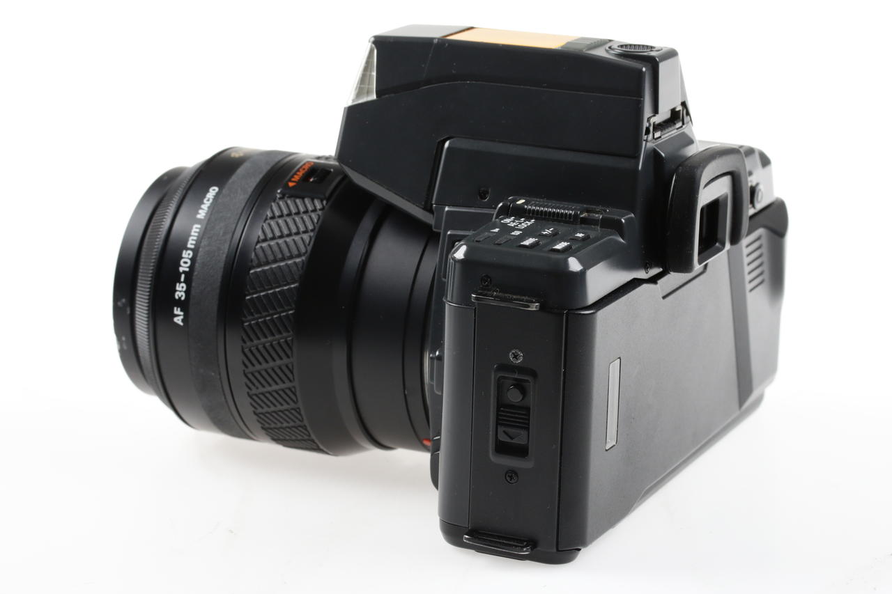 Yashica 230 AF mit AF 35-105mm f/3,5-4,5 Macro und Zubehör - #083058