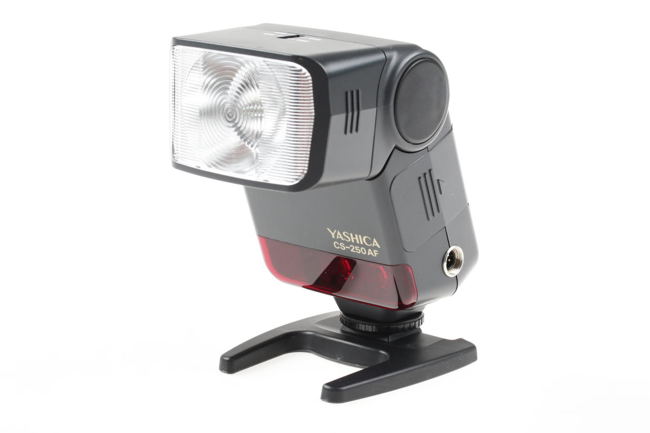 Yashica 230 AF mit AF 35-105mm f/3,5-4,5 Macro und Zubehör - #083058