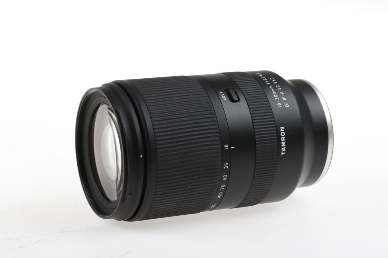 Tamron 18-300mm f/3,5-6,3 Di III-A VC VXD für Sony E-Mount