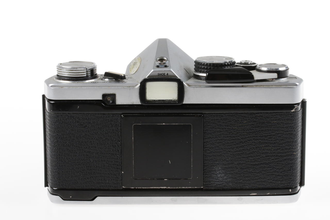 Olympus OM-2N mit F.Zuiko MC 50mm f/1,8 Auto S - #759798