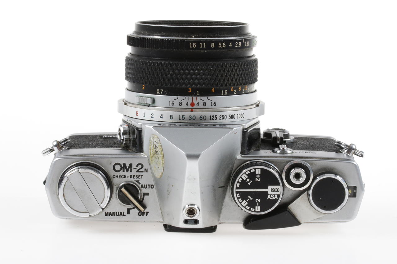 Olympus OM-2N mit F.Zuiko MC 50mm f/1,8 Auto S - #759798