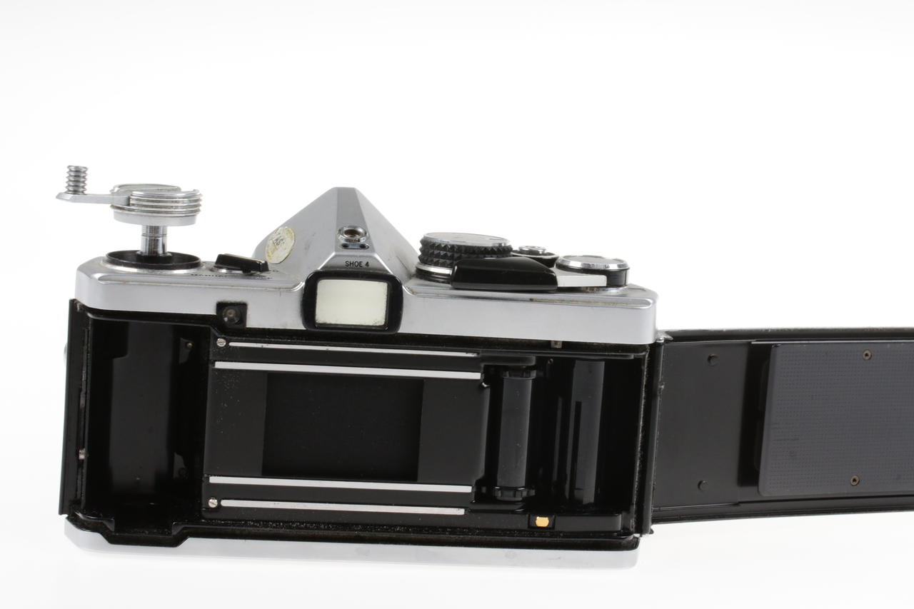 Olympus OM-2N mit F.Zuiko MC 50mm f/1,8 Auto S - #759798