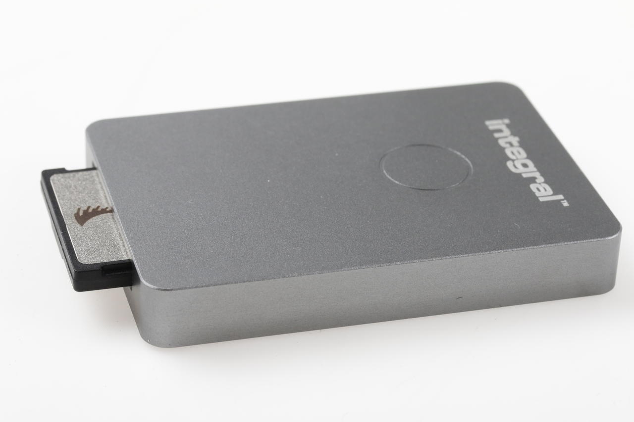 Angelbird CFexpress Typ B 1TB Speicherkarte mit Integral Lesgerät