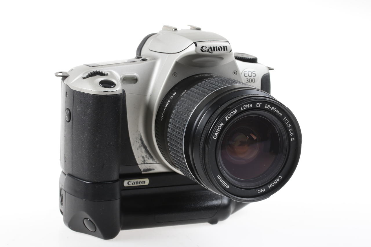 Canon EOS 300 mit EF 28-80mm f/3,5-5,6 II und Griff - #3136598