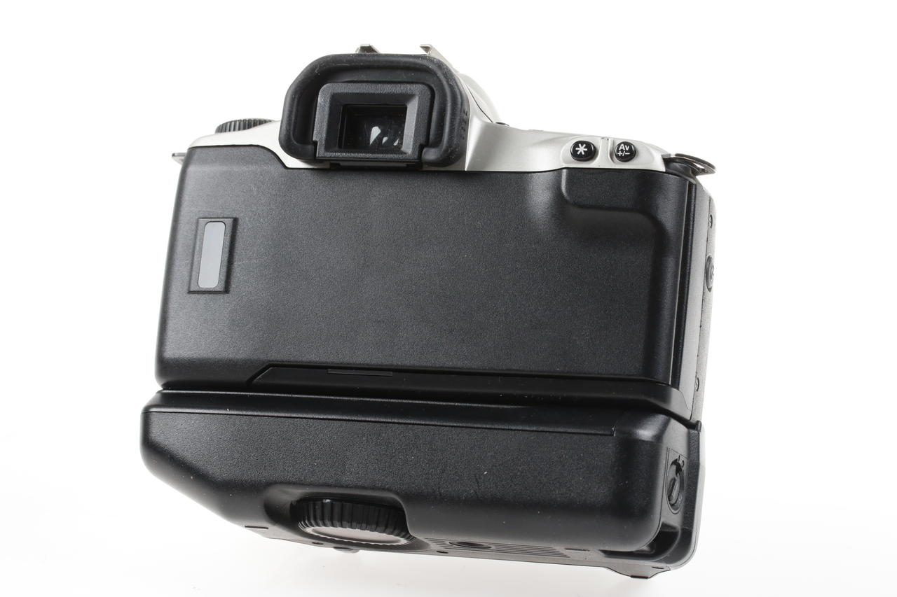 Canon EOS 300 mit EF 28-80mm f/3,5-5,6 II und Griff - #3136598