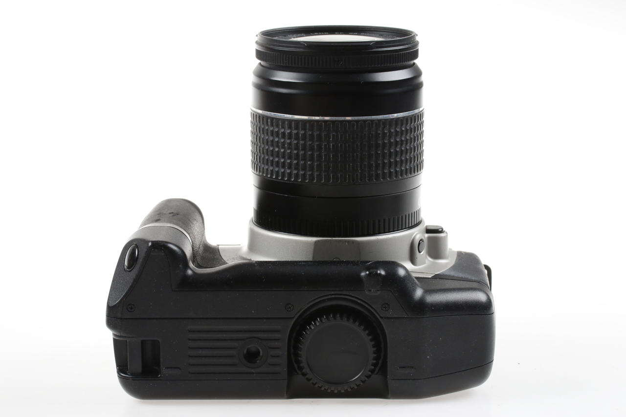 Canon EOS 300 mit EF 28-80mm f/3,5-5,6 II und Griff - #3136598