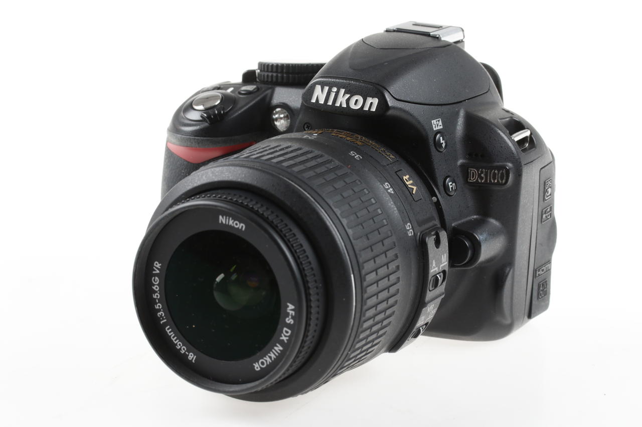 Nikon D3100 mit AF-S DX 18-55mm f/3,5-5,6 VR - #1353576