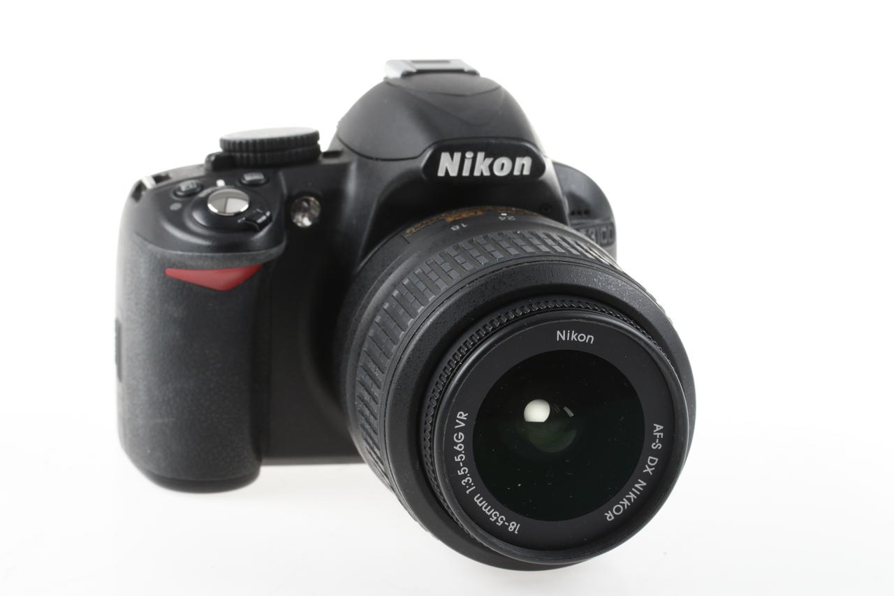 Nikon D3100 mit AF-S DX 18-55mm f/3,5-5,6 VR - #1353576