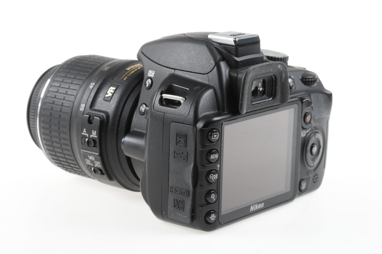 Nikon D3100 mit AF-S DX 18-55mm f/3,5-5,6 VR - #1353576