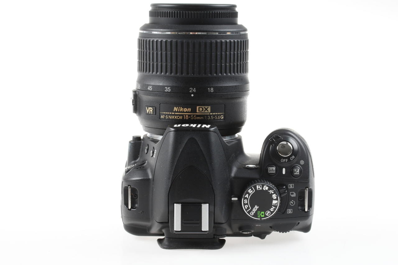 Nikon D3100 mit AF-S DX 18-55mm f/3,5-5,6 VR - #1353576