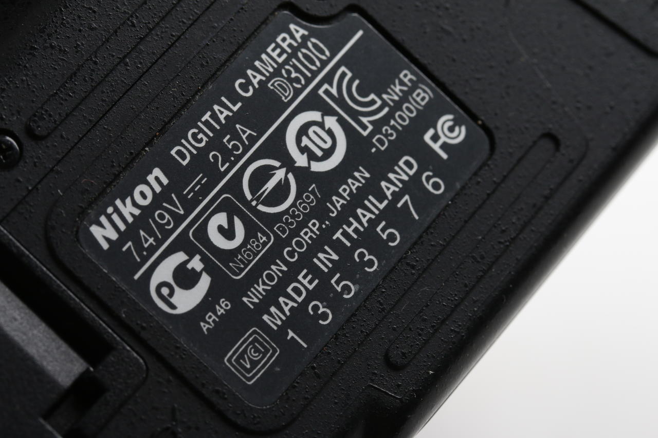 Nikon D3100 mit AF-S DX 18-55mm f/3,5-5,6 VR - #1353576