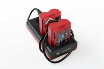 BAXXTAR Ladegerät mit 2x Baxxter NP-W235 Akkus