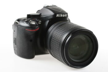 Nikon D5200 mit AF-S DX 18-105mm f/3,5-5,6 VR - #4470682