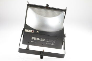 Profoto PRO-32 mit Wabenvorsatz