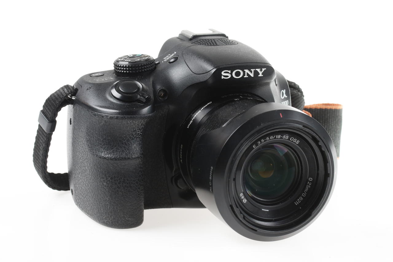 Sony Alpha 3000 mit E 18-55mm f/3,5-5,6 OSS - #4032204