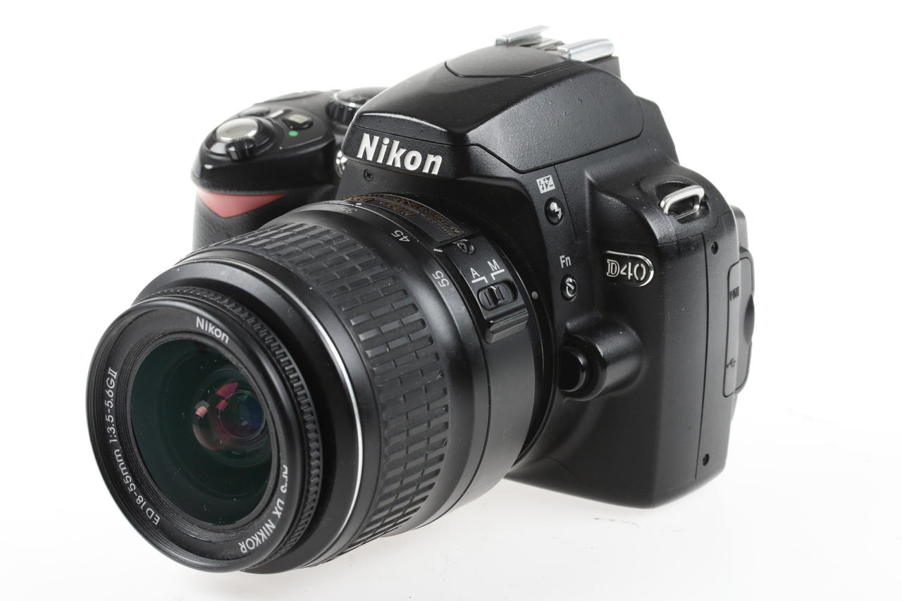 Nikon D40 mit AF-S DX 18-55mm f/3,5-5,6 G ED II - #6248334