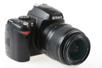 Nikon D40 mit AF-S DX 18-55mm f/3,5-5,6 G ED II - #6248334
