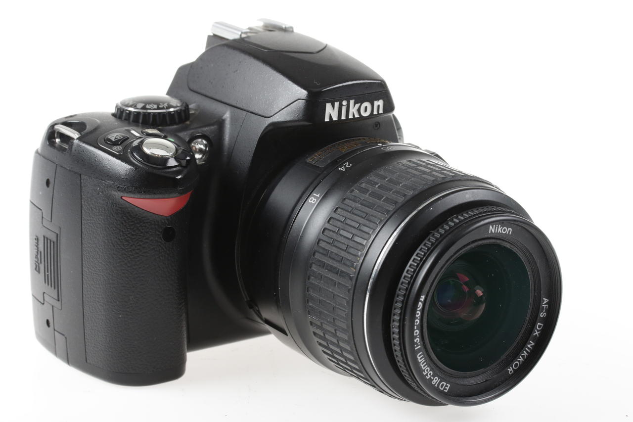 Nikon D40 mit AF-S DX 18-55mm f/3,5-5,6 G ED II - #6248334