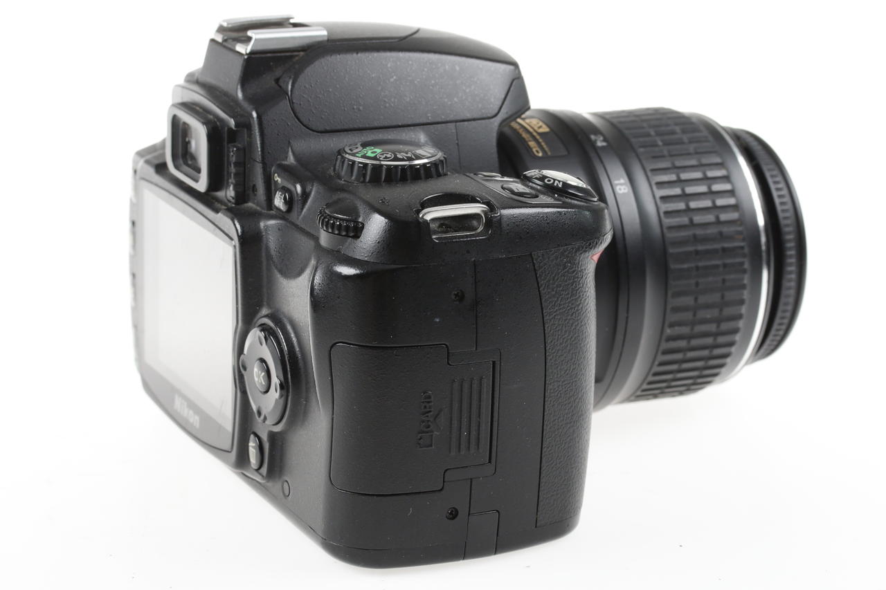 Nikon D40 mit AF-S DX 18-55mm f/3,5-5,6 G ED II - #6248334