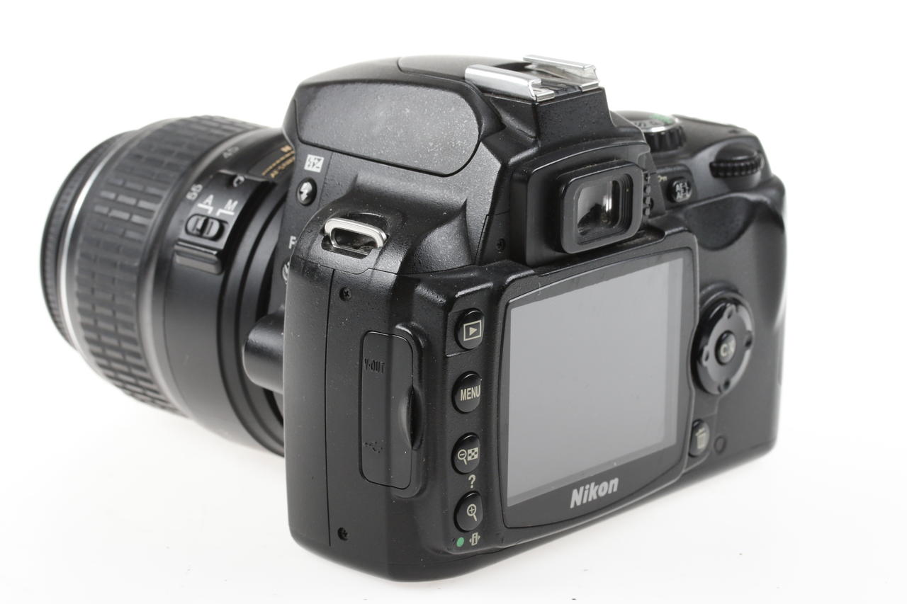 Nikon D40 mit AF-S DX 18-55mm f/3,5-5,6 G ED II - #6248334