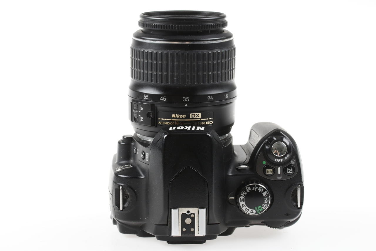 Nikon D40 mit AF-S DX 18-55mm f/3,5-5,6 G ED II - #6248334