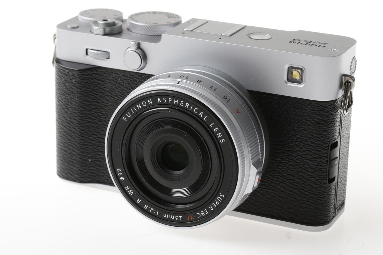 FUJIFILM X-E5 mit XF 23mm f/2,8 R WR - silber - #5C041329