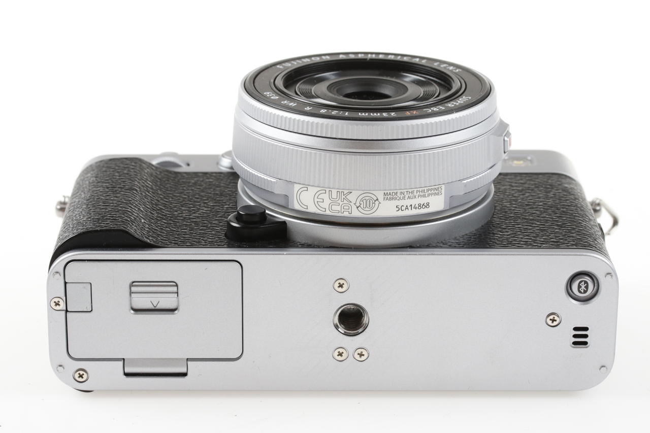 FUJIFILM X-E5 mit XF 23mm f/2,8 R WR - silber - #5C041329