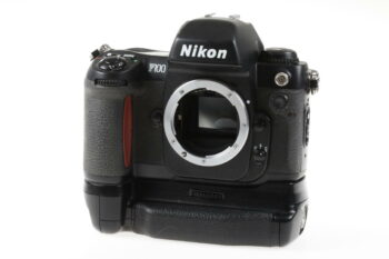 Nikon F100 Gehäuse mit MB-15 - #20114098